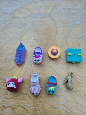 Shopkins Mini Shoe & Accessory Set - Teal, Pink, Purple, Yellow, Gold